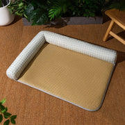 Let’s dive in and review some of the best cooling pads for cats available on the market. We’ll help you choose the right one!